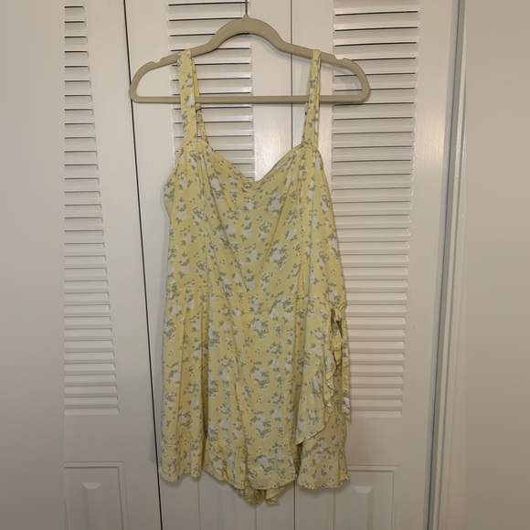 Hollister Light Yellow Floral Romper - Picture 1 of 4